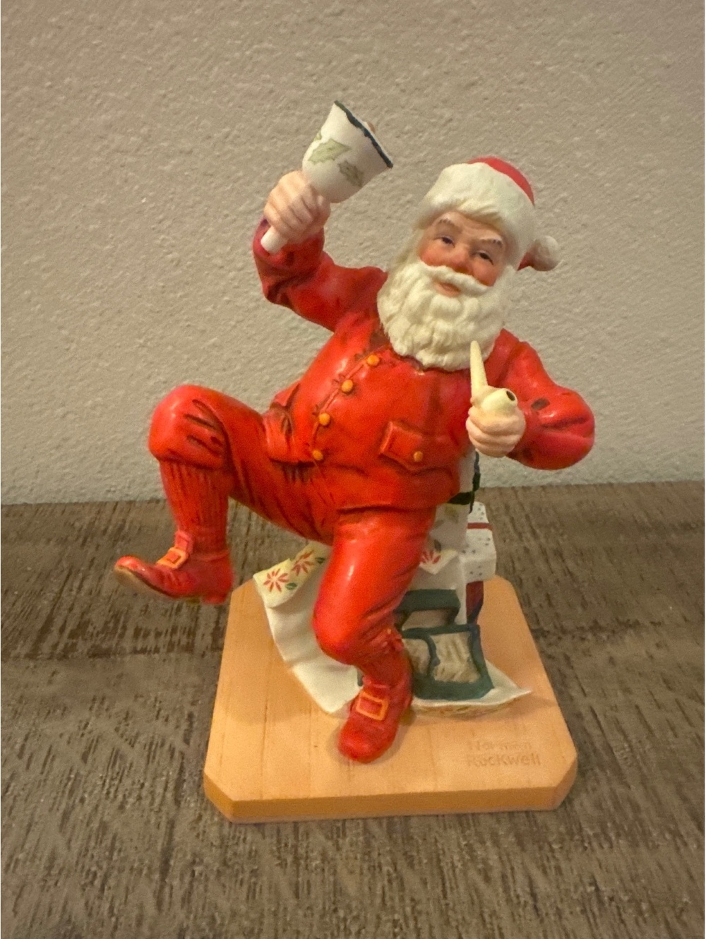 Norman Rockwell Ringing In Good Cheer 1981 Santa Figurine Limited Edition #7093